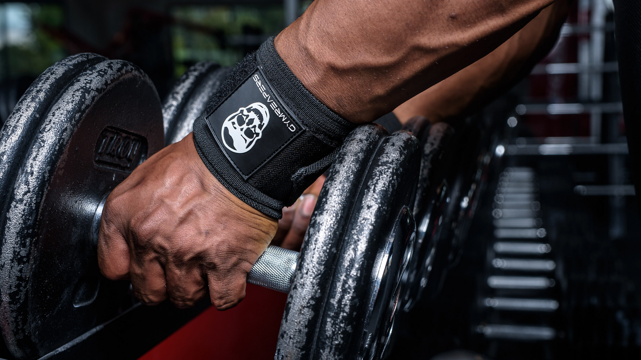 Wrist Straps vs Wrist Wraps: Differences, Pros, Cons