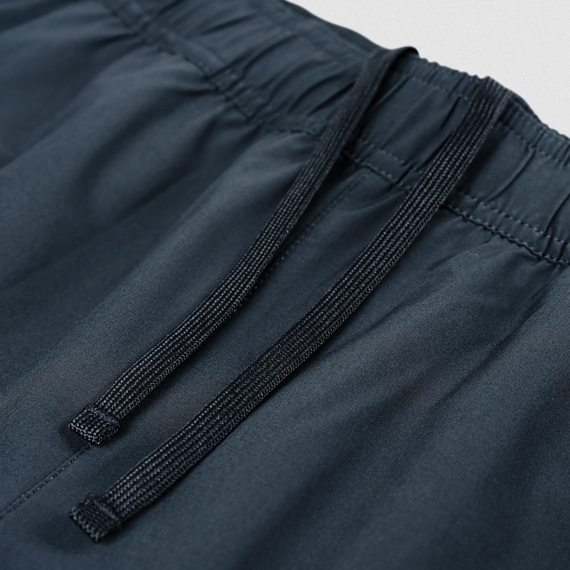 Stretch woven fabric detail on Men's Conquer 5 Inch Shorts - Navy