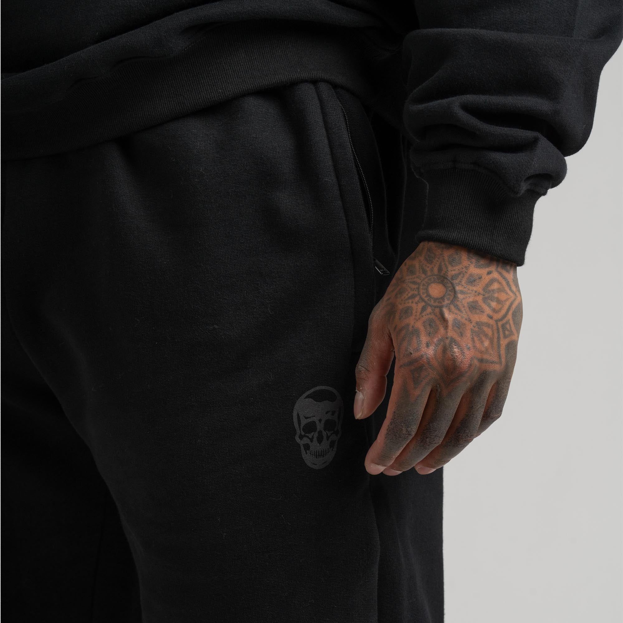 #Color_Black/Black