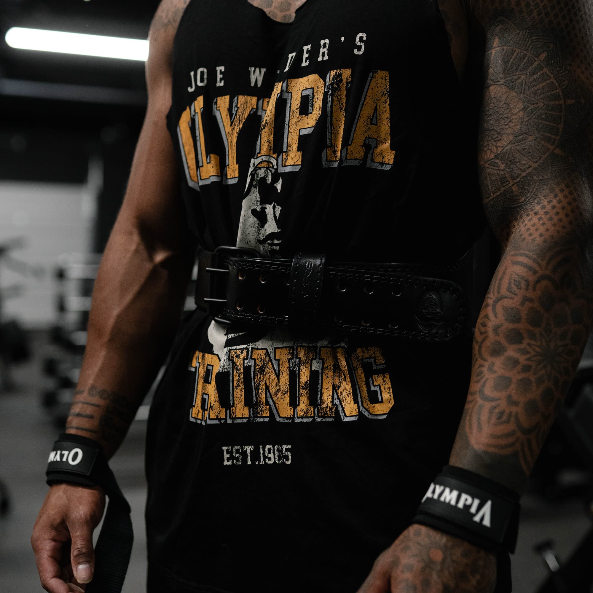 7MM Bodybuilding Belt on athlete showing the prong details