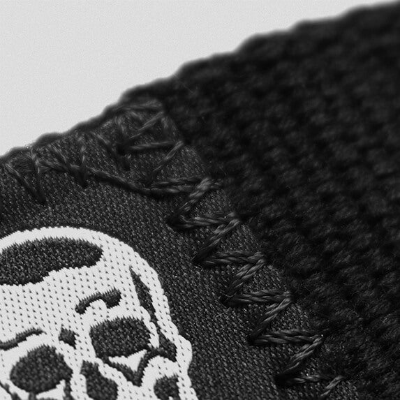 black no padding lifting straps skull close up