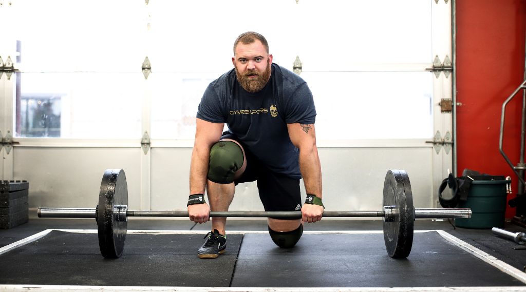 Deadlifting with Knee Sleeves