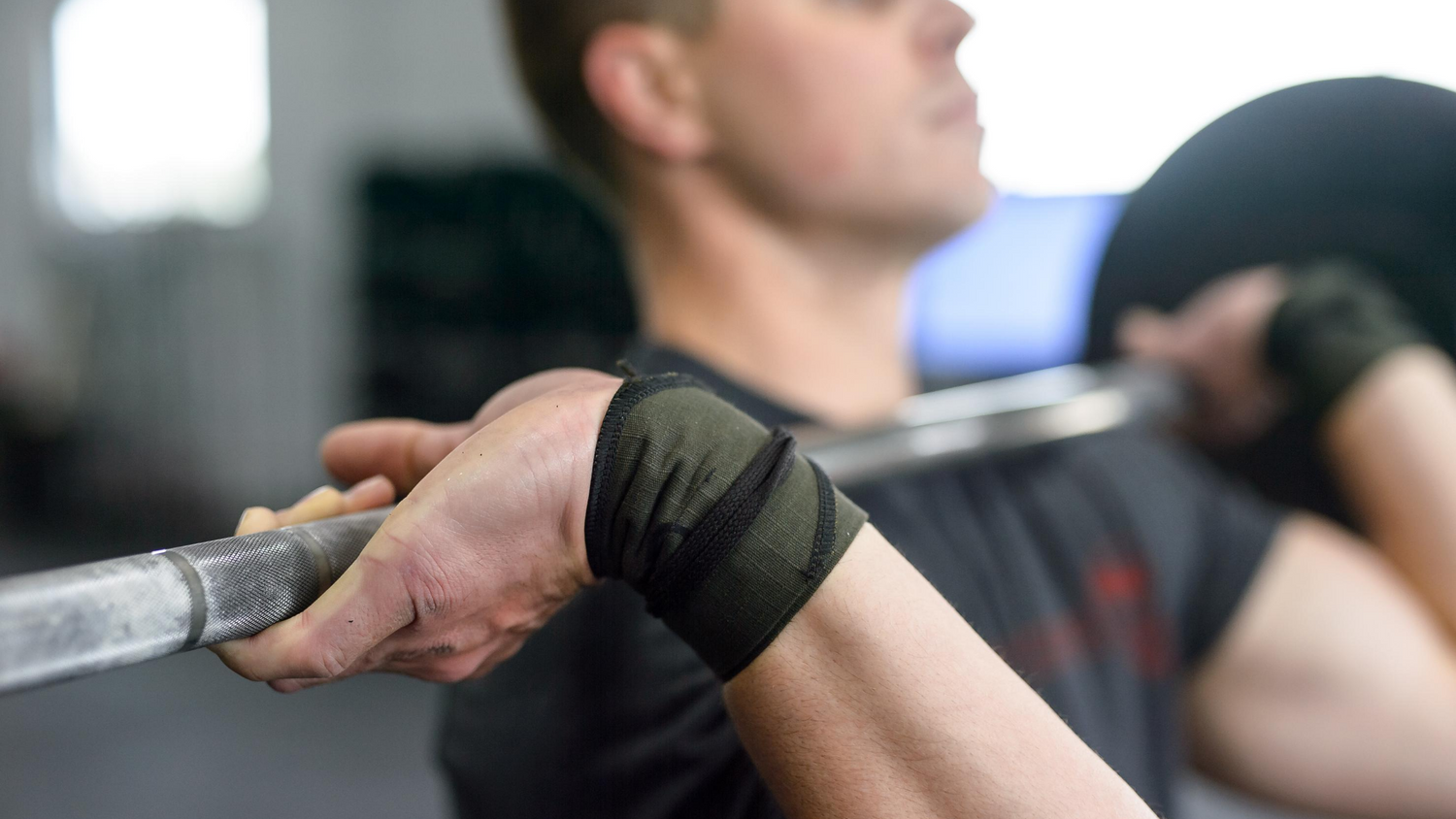 5 Benefits of Wrist Wraps When Working Out - Steel Supplements