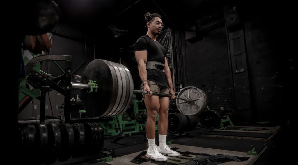 Banded Deadlifts: Benefits, How-To, Common Mistakes