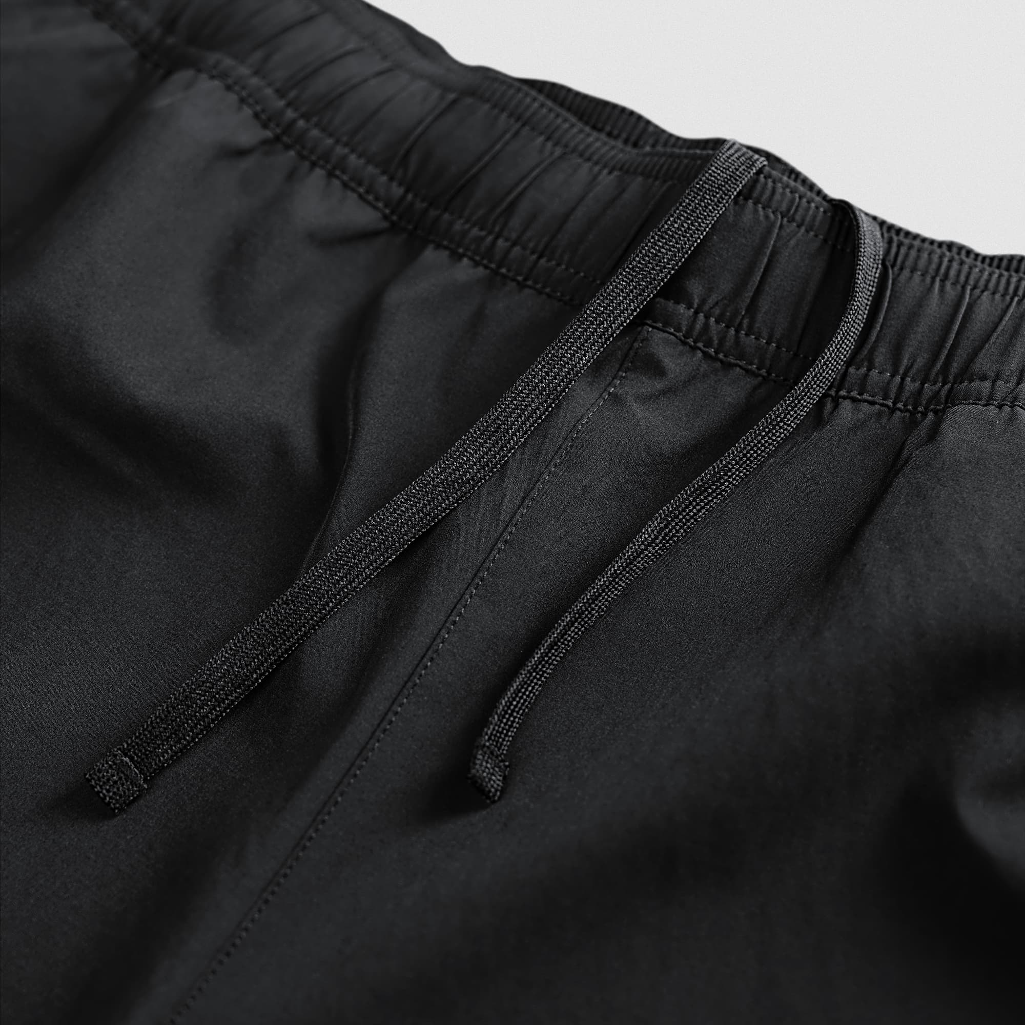 Conquer 9" Shorts - Black/White