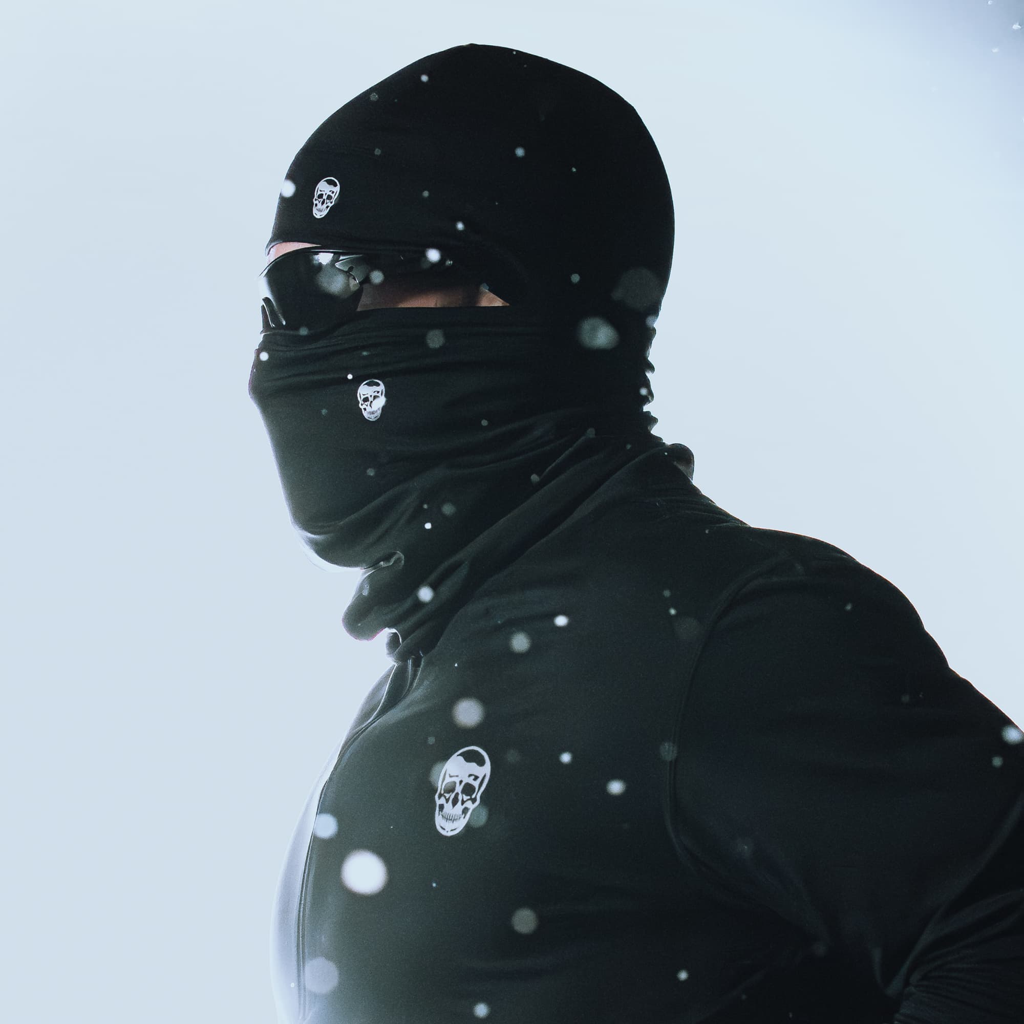 Lifestyle shot of athlete wearing the Stryda™ Snood running