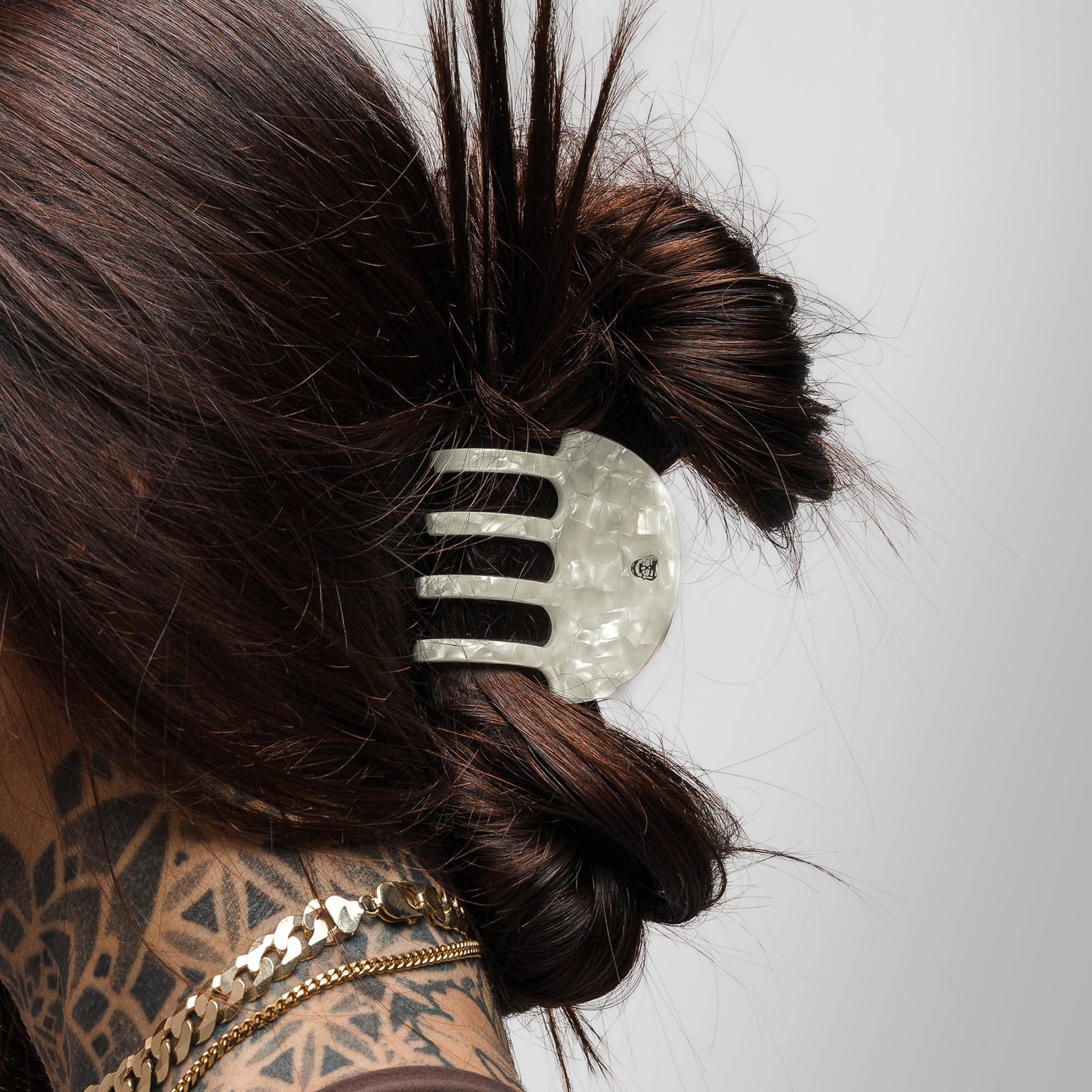 model wearing Small Claw Clip - Ivory brown straight hair