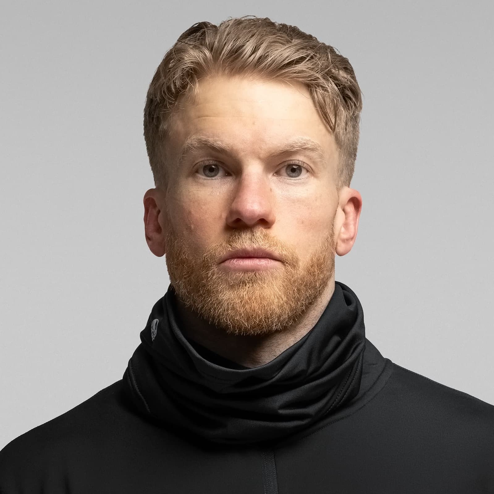 Athlete wearing the Stryda™ Snood face uncovered