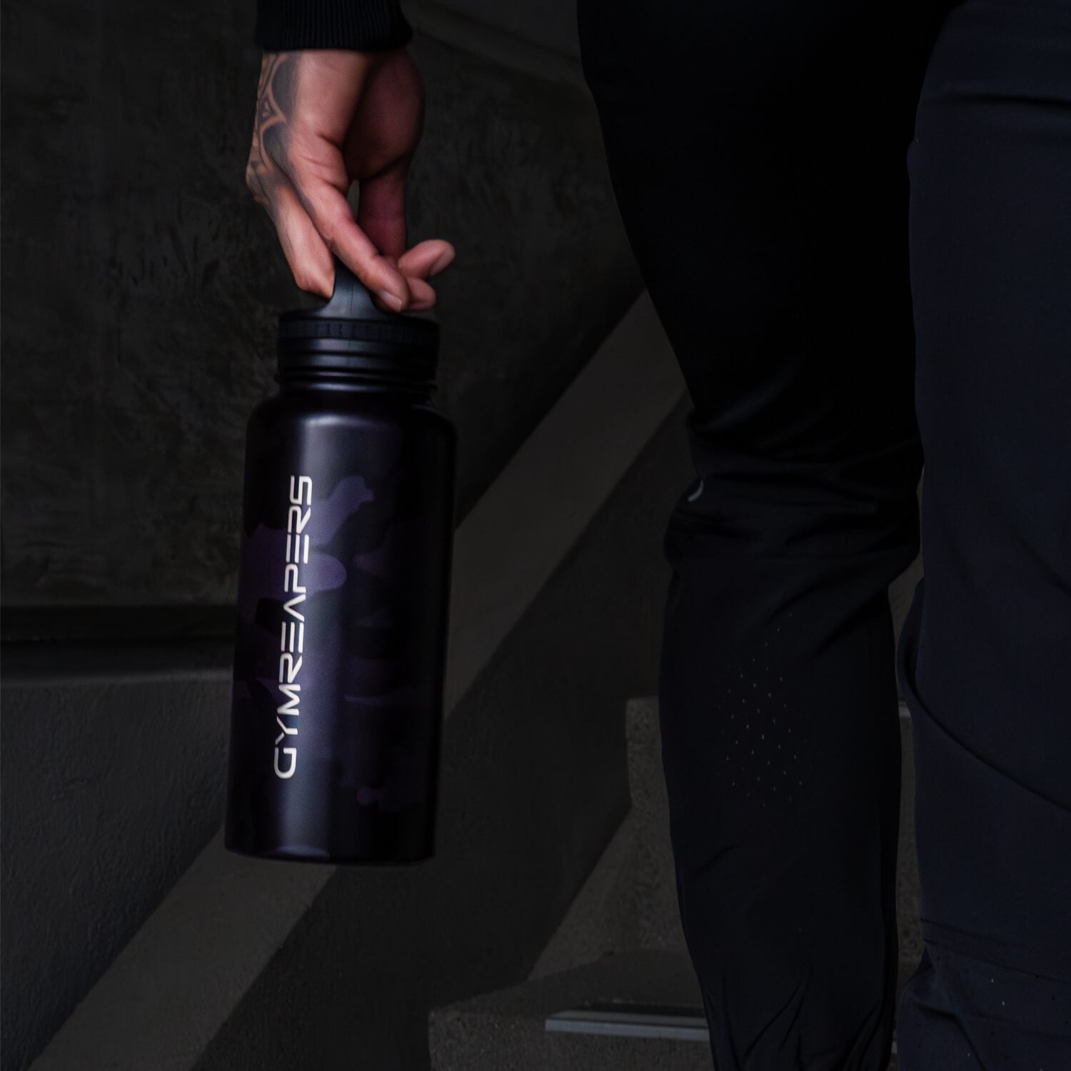 Gymreapers Insulated Water Bottle - Stainless Steel 32 oz, 3 Lids (Straw, Chug, Canteen), Double Walled Vacuum Insulation, Thermo Mug Cold Hot 