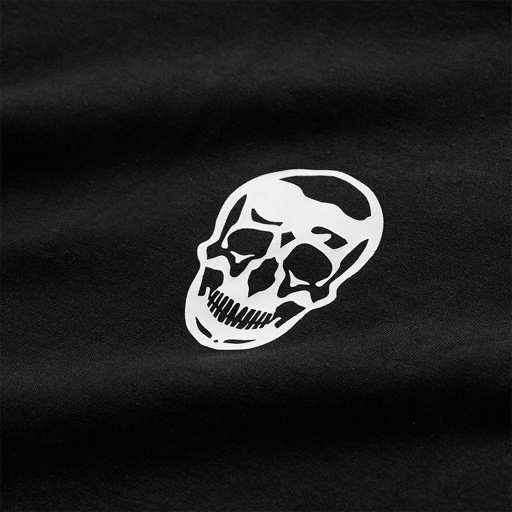 skull tee black white detail